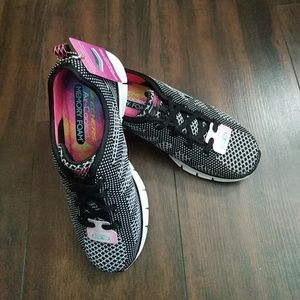 New Sketchers flex